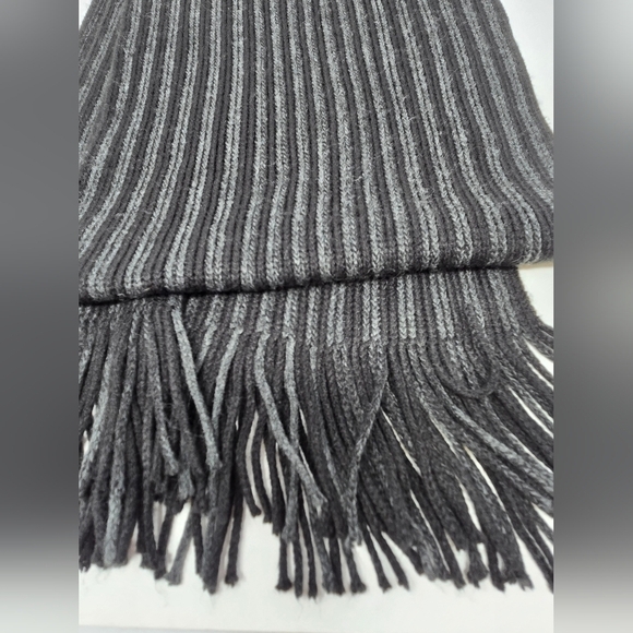 MICHAEL KORS LONG BLACK & GREY STRIPE SCARF FRINGE ENDS UNISEX OS WINTER COSY - Picture 8 of 12
